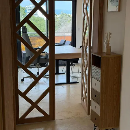 Beautiful Two-room With Sea And Mountain Views דירה *
